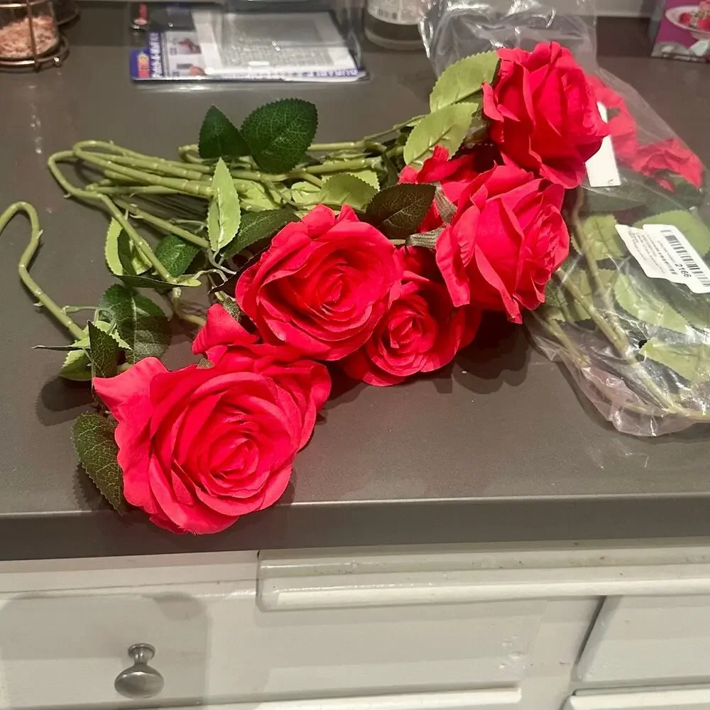 Artificial RED ROSES 12 pcs Long Stem Rose Decor Valentine's Day Wedding Party